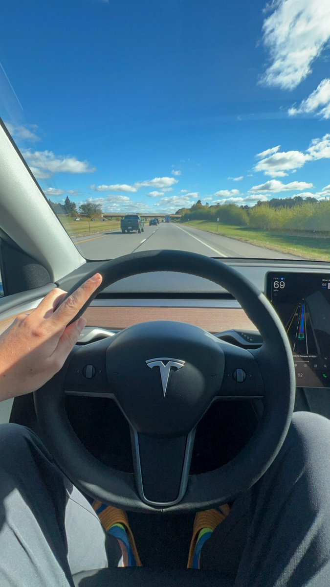 AlexPappas94's tweet photo. Life update.
@Tesla https://t.co/np8MCRLnxr