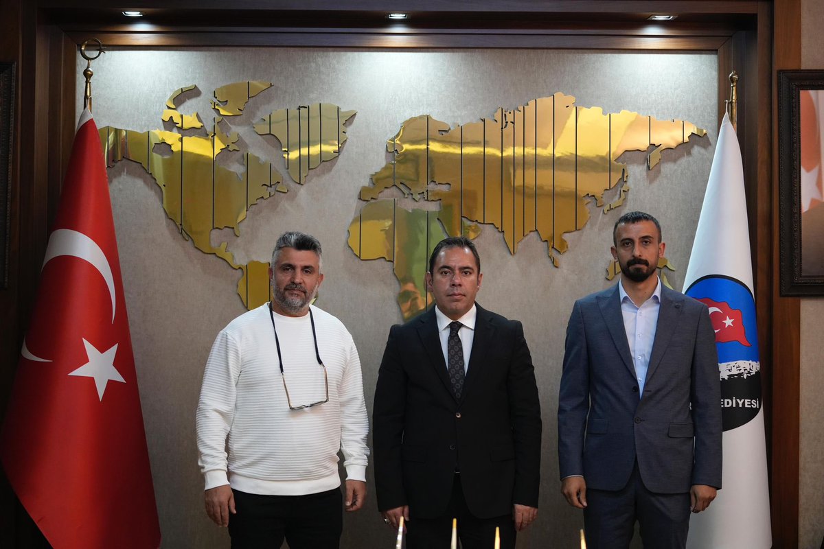 Genel müdürümüz ile beraber Kars Belediye Başkanı Ötüken SENGER (<a href="/otuken_senger/">Ötüken Senger</a> )beyi makamın da ziyaret ettik. Kars’ta yapacağımız işler hakkında fikir alışverişinde bulunduk, kıymetli Başkanımıza ilgi alakasından ötürü teşekkür ederiz.