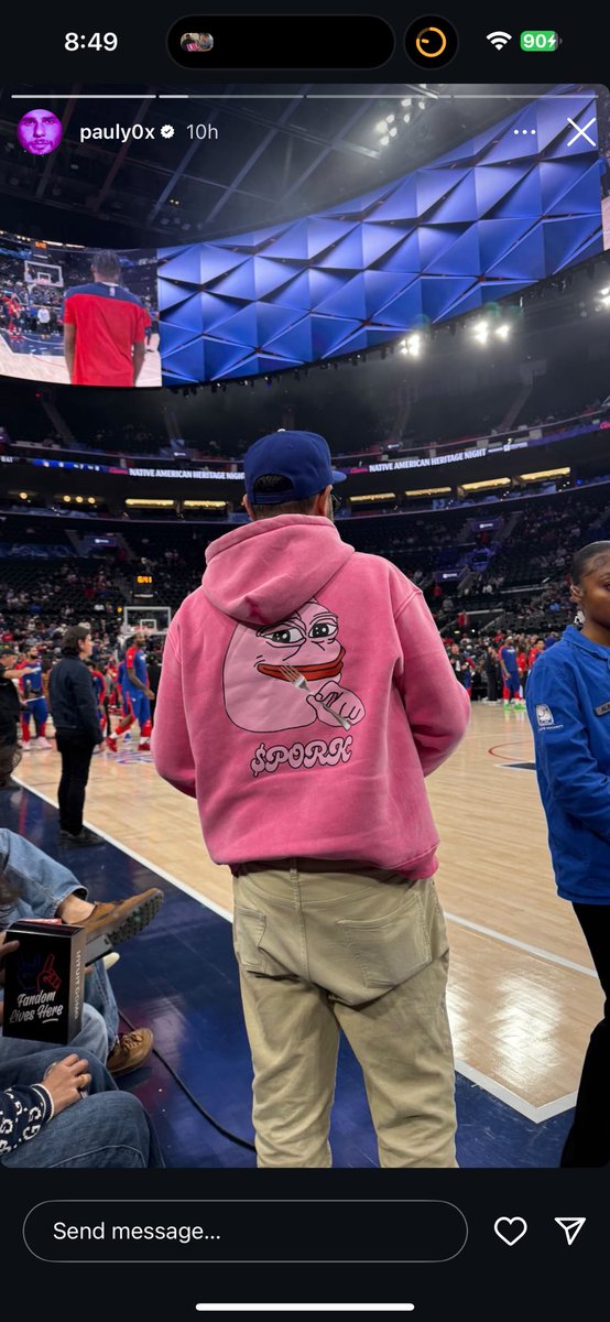 NetworkepHEX's tweet photo. Representing $PORK at the game!! Yessirrrr!! @Kamala0x @hWonderofWorld !!
$wPOND $PORK $PNDC #ETHPHUNKS https://t.co/eag9EiYffr
