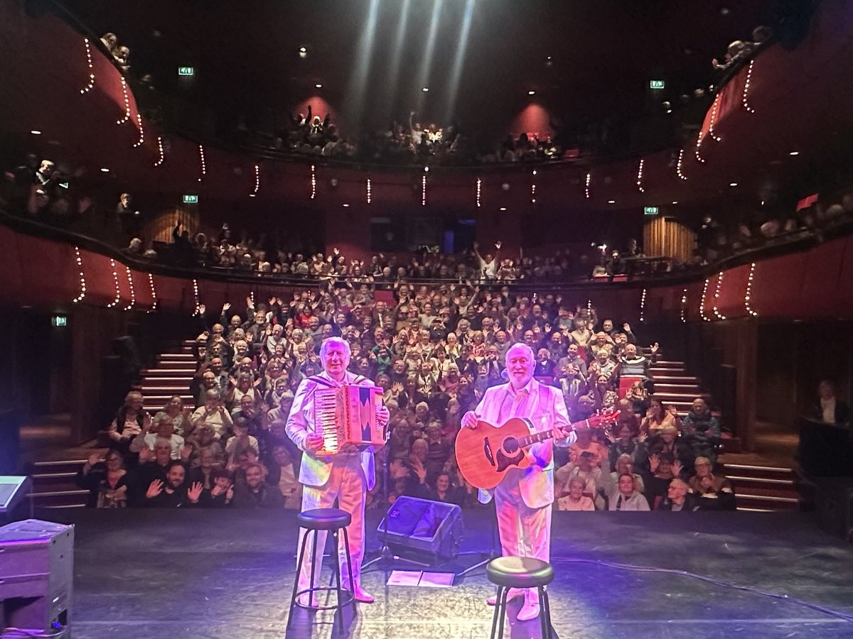 What a night and what a fantastic audience yesterday at Corby Cube!
Tonight we are at The Eric Morecambe Centre, Harpenden.

For more details please visit our website fosterandallen.ie