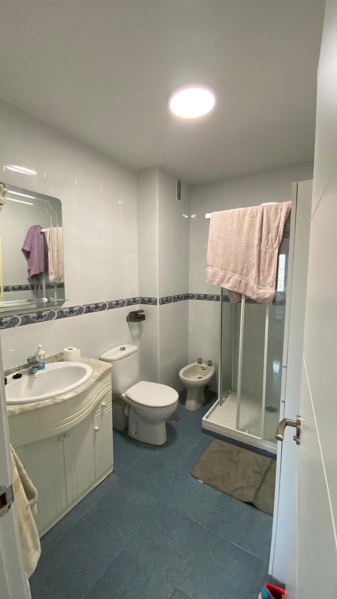 yaizarev's tweet photo. Se alquila habitación en Málaga- zona de Portada Alta, al lado del metro y paradas de autobús. 325€ con wifi incluido, es la habitación que aparece en la foto. Baño a compartir entre 2 personas. Cualquier cosa 👇🏼👇🏼‼️ https://t.co/TedKZL8aa7