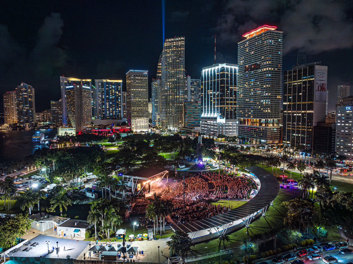 Alex G Perez tweet media