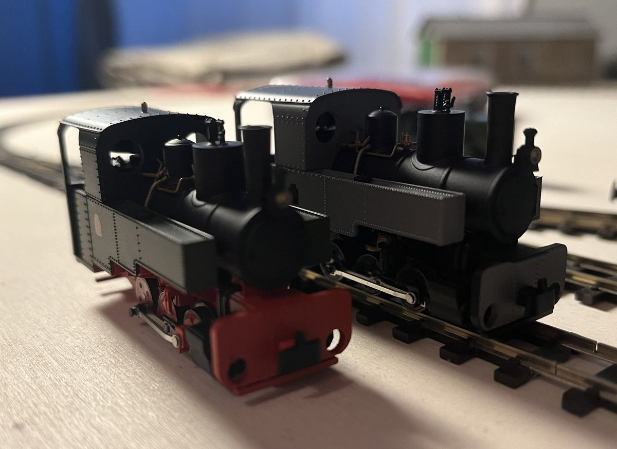 I have never been so disappointed by an engine than I by the decauville progress made by minitrains.
Both instantly broke down on the layout and couldn’t even make a full loop on the layout. 
 Maybe im just extremely unlucky.

#NarrowGauge #009Gauge #ModelRailway