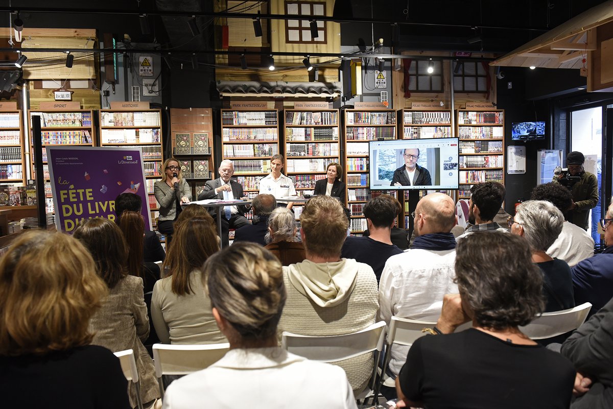 Departement_Var's tweet photo. #fdlvar 📚
Cet après-midi, #conférence de #presse de la Fête du #livre du #Var à @librairieCharl #toulon
Intervenants : M Masson, Mme Lenoir, @Bernard_Minier Président d'honneur, @JoseeMassi et le Capt de Frégate Julie Doumas
🗓️du 22-24/11 à Toulon
👉https://t.co/TuTM0dYPx2 https://t.co/gzCkWIviXQ