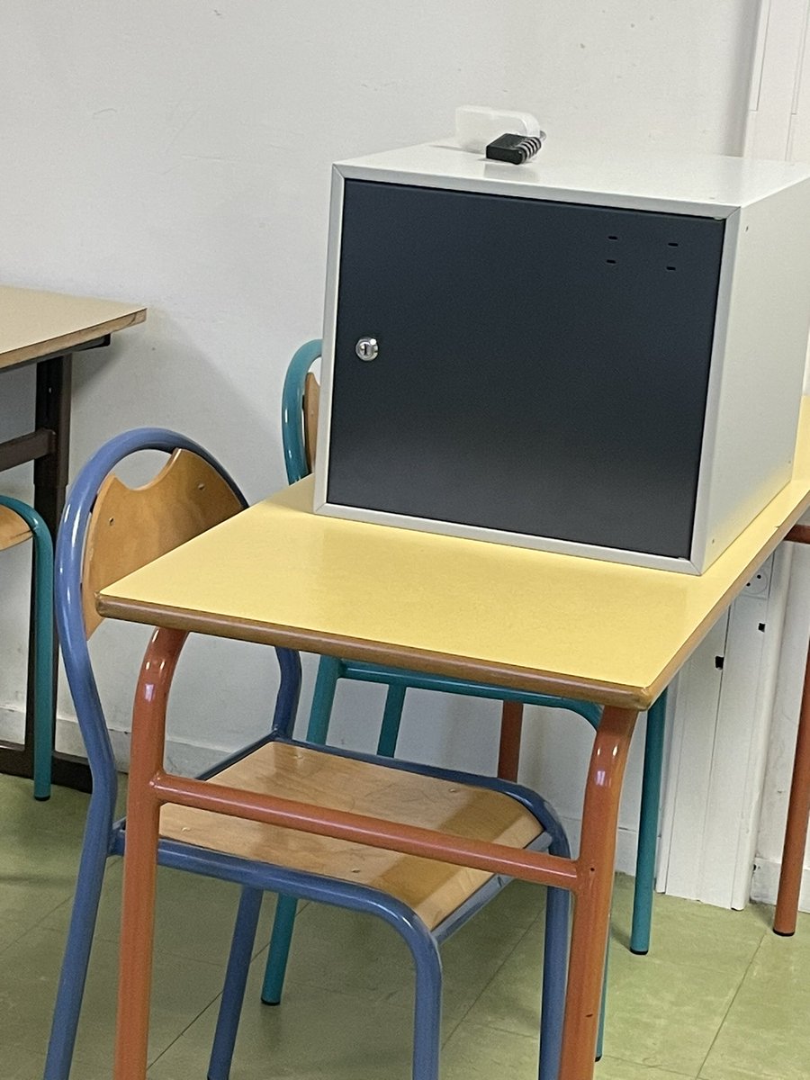 Gaelle_GD61's tweet photo. Merci aux personnels de Longny les Villages et Canope61 pour leur accueil! Escape Game, formation des ambassadeurs et mise en valeur de leur travail sous forme de posdcasts. Des échanges riches et des ambassadeurs motivés! 
#NAH #NonAuHarcelement #pHARe #dsden61 #canope https://t.co/Wr7q6Sk36t