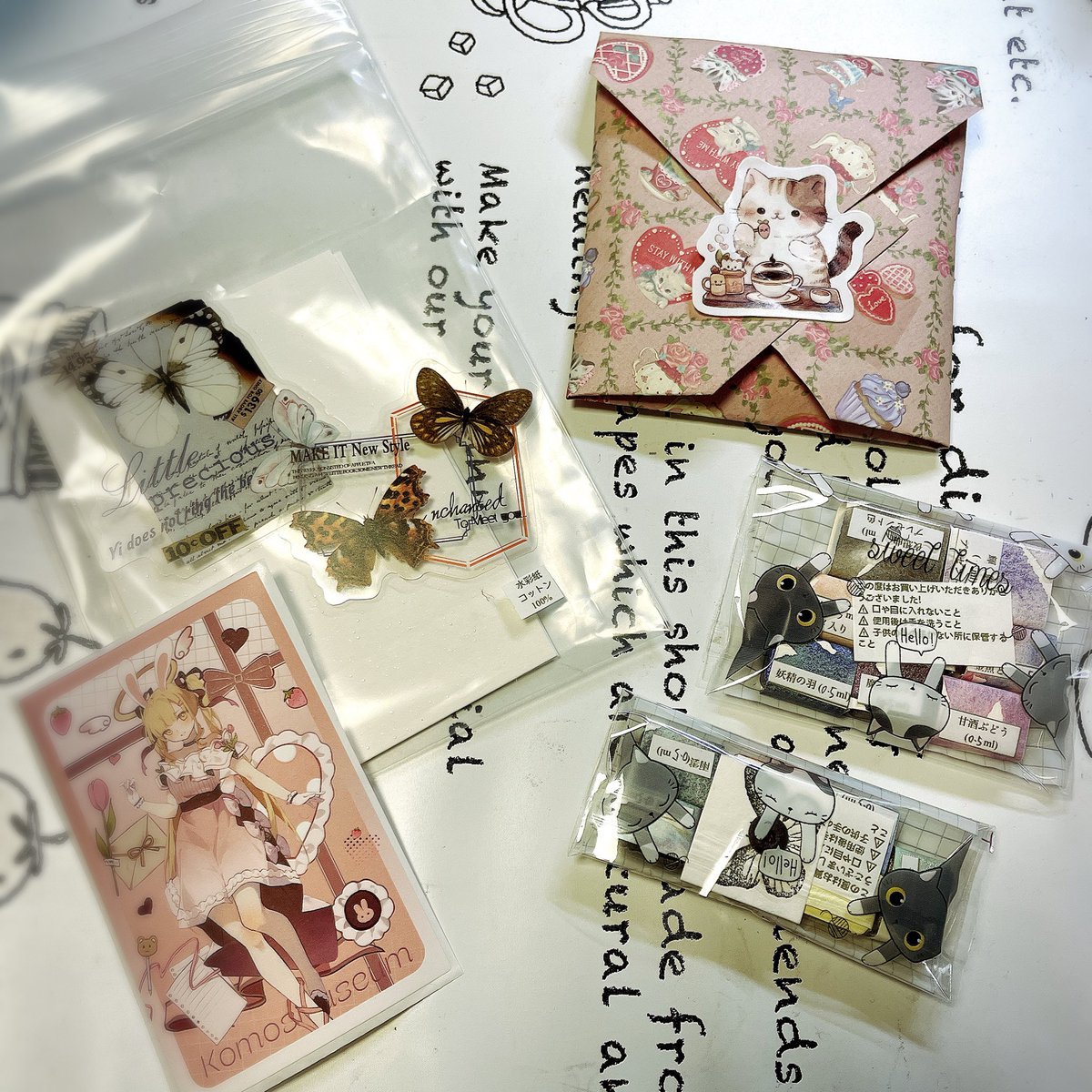 本当は何か作品描いてから投稿しようかと思っていたのですが今絵を描く時間があまり作れないのでご報告のみ失礼します💦

リエンさん<a href="/rien2340/">リエン</a> の手作り絵の具届きました✨これから使うのが楽しみです🥰いつもオマケを色々とありがとうございます〜！