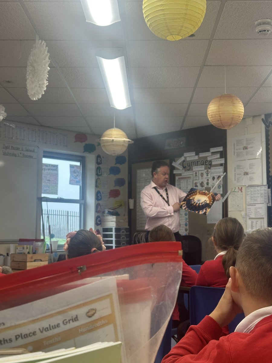 Thank you to Richard for visiting us yesterday from the <a href="/SeneddWales/">Welsh Parliament</a> to share with us how to be an active citizen and enlighten us on some career opportunities in parliament! <a href="/WoodlandsPrima1/">Woodlands Primary</a>