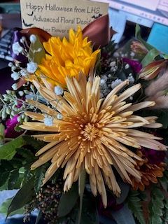 VannettaChapman's tweet image. More flowers brought to me from my high school&apos;s floral department and some really great students. #teachingrocks