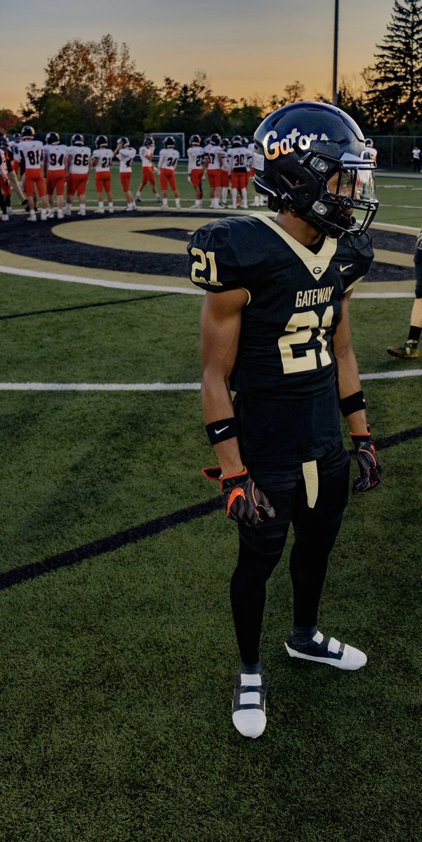 Nazdiggs4's tweet image. FULL FRESHMAN SEASON HIGHLIGHTS !
MAKING THE BEST OF MY OPPORTUNITIES !

@CoachDonHoll1 @coachdonnyholl @coachivy1788 @DennisBiggs16 @GatewayGatorsFB @GatorsGarfield @WPIAL_Insider @WPIAL_Insider @coachtyler34 @RMatviko @coachgcuse @CoachBobShoop 

hudl.com/v/2QZ3yF