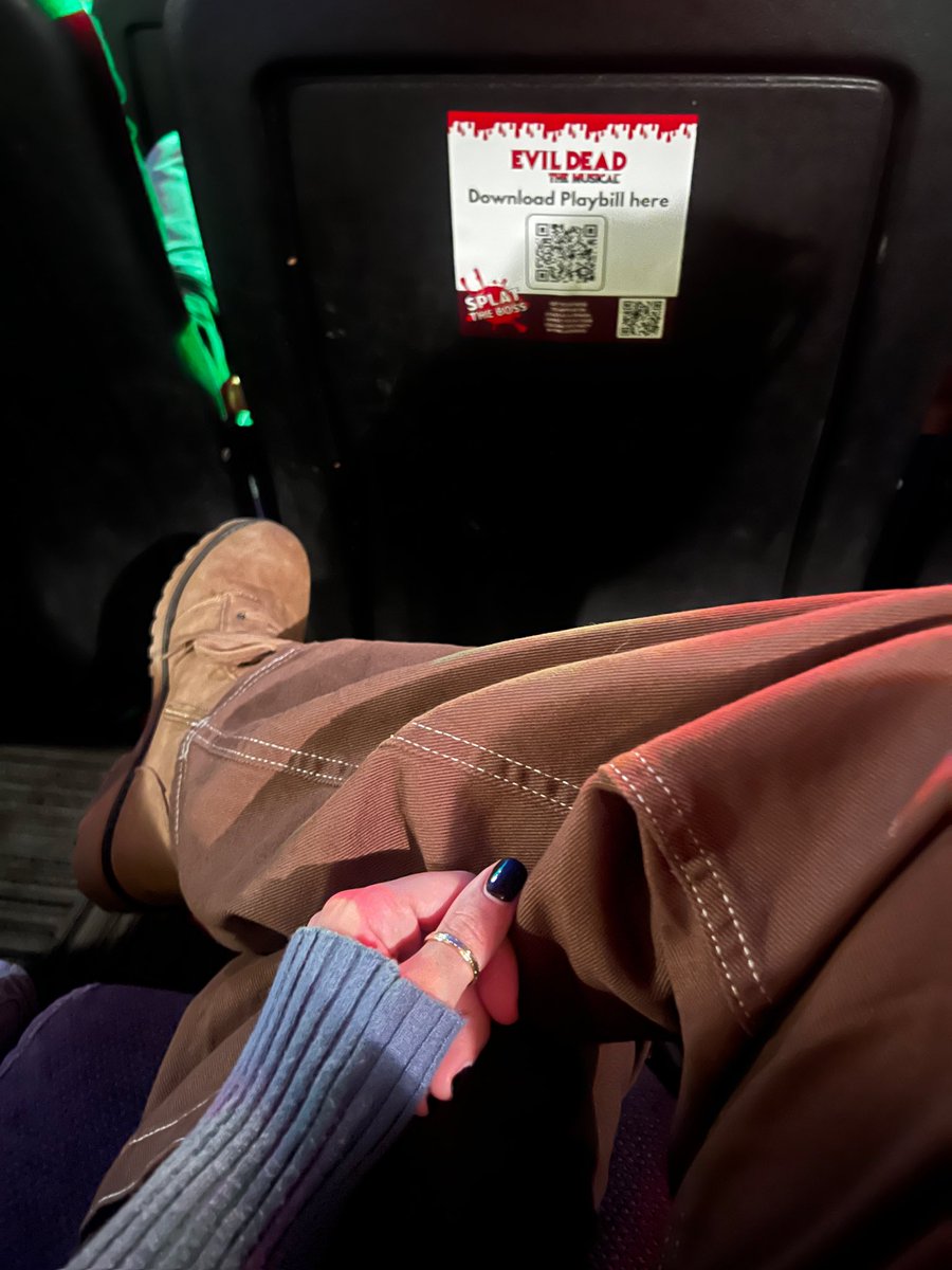 rubyandersonCA's tweet image. Groovy 🪓 

#evildead #evildeadthemusical #eviliscoming #toronto #therandolphtheatre #ashwilliams #necronomicon #brucecampbellisgod