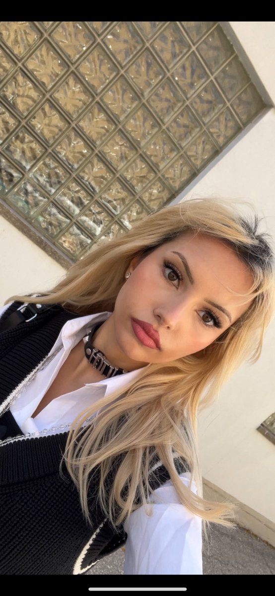 rubyandersonCA's tweet image. Is it just me or do you also miss October? 🍂