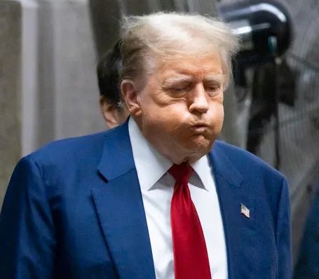 ExtremeBlitz__'s tweet image. Trump when his                   Trump when
opponent is an                    his opponent 
  old man with                         is a woman
     dementia