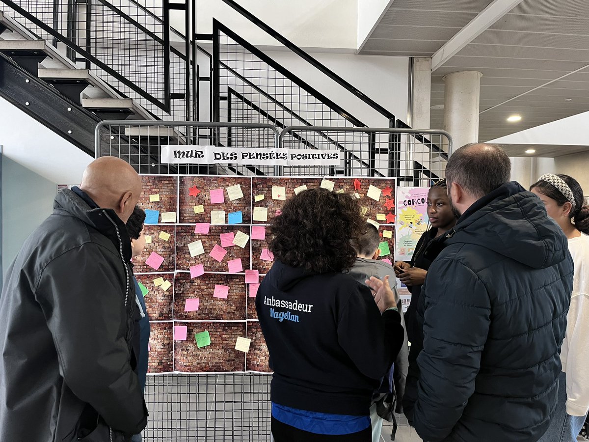 Sahar ZBAIRI (@sahar_zb_) on Twitter photo Toute la journée les élèves ambassadeurs ont diffusé les valeurs de l’entraide et de l’empathie ☀️
« À Magellan on dit NON au harcèlement ». <a href="/CAAEEVersailles/">CAAEE Versailles</a> <a href="/acversailles/">Académie de Versailles</a> #NAH <a href="/Magellan_arts/">@Magellan en musique@ Arts</a> <a href="/jeromeT78/">jérôme Tardy</a> Toute la journée les élèves ambassadeurs ont diffusé les valeurs de l’entraide et de l’empathie ☀️
« À Magellan on dit NON au harcèlement ». <a href="/CAAEEVersailles/">CAAEE Versailles</a> <a href="/acversailles/">Académie de Versailles</a> #NAH <a href="/Magellan_arts/">@Magellan en musique@ Arts</a> <a href="/jeromeT78/">jérôme Tardy</a>