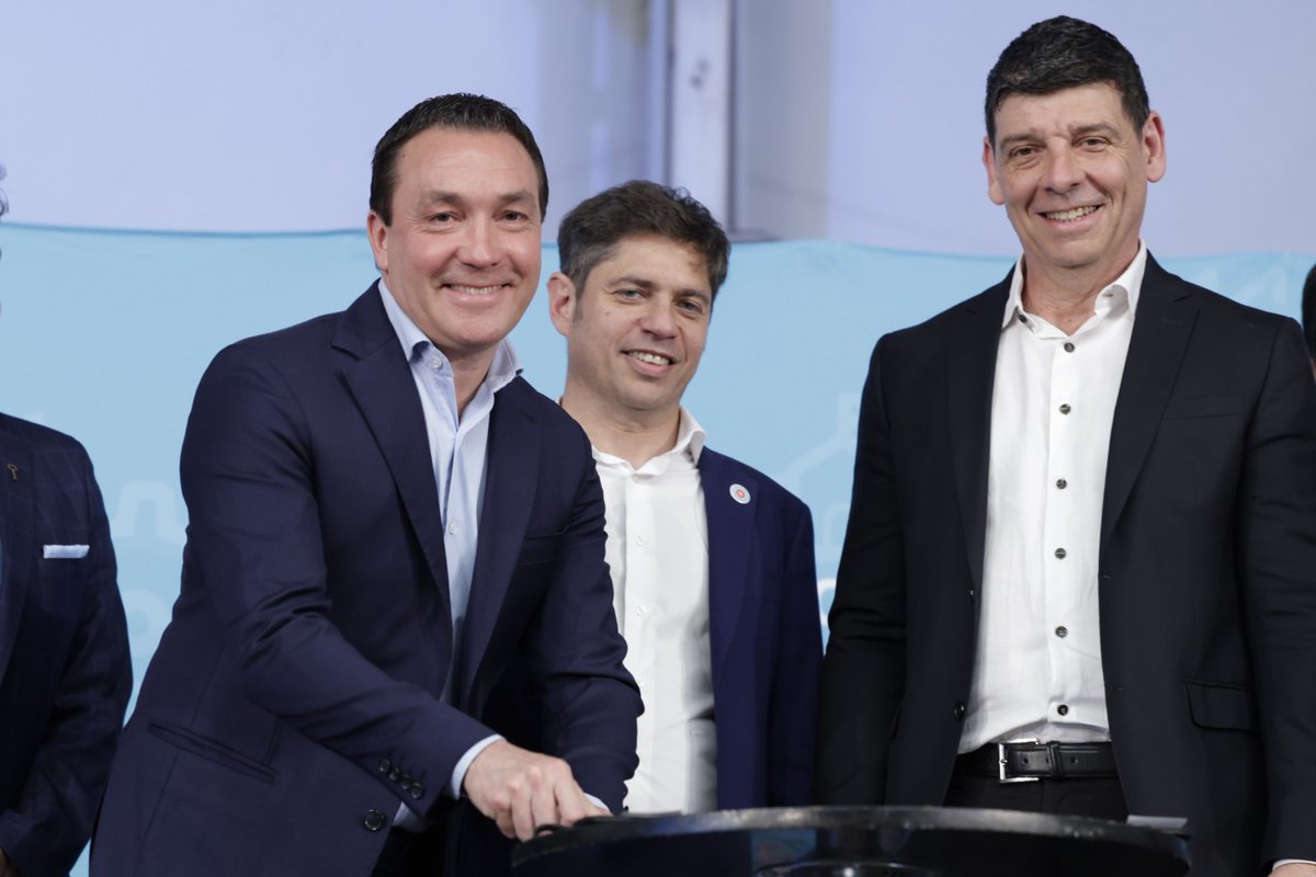 Andreswatsonok's tweet photo. COMPROMISO CON LA EDUCACIÓN PÚBLICA Y EL FUTURO DE NUESTRA PROVINCIA 

El Gobernador @Kicillofok firmó convenios con universidades de la Provincia para reactivar 38 obras de infraestructura que habían sido paralizadas por el Gobierno Nacional. https://t.co/ivZOiAIxQj