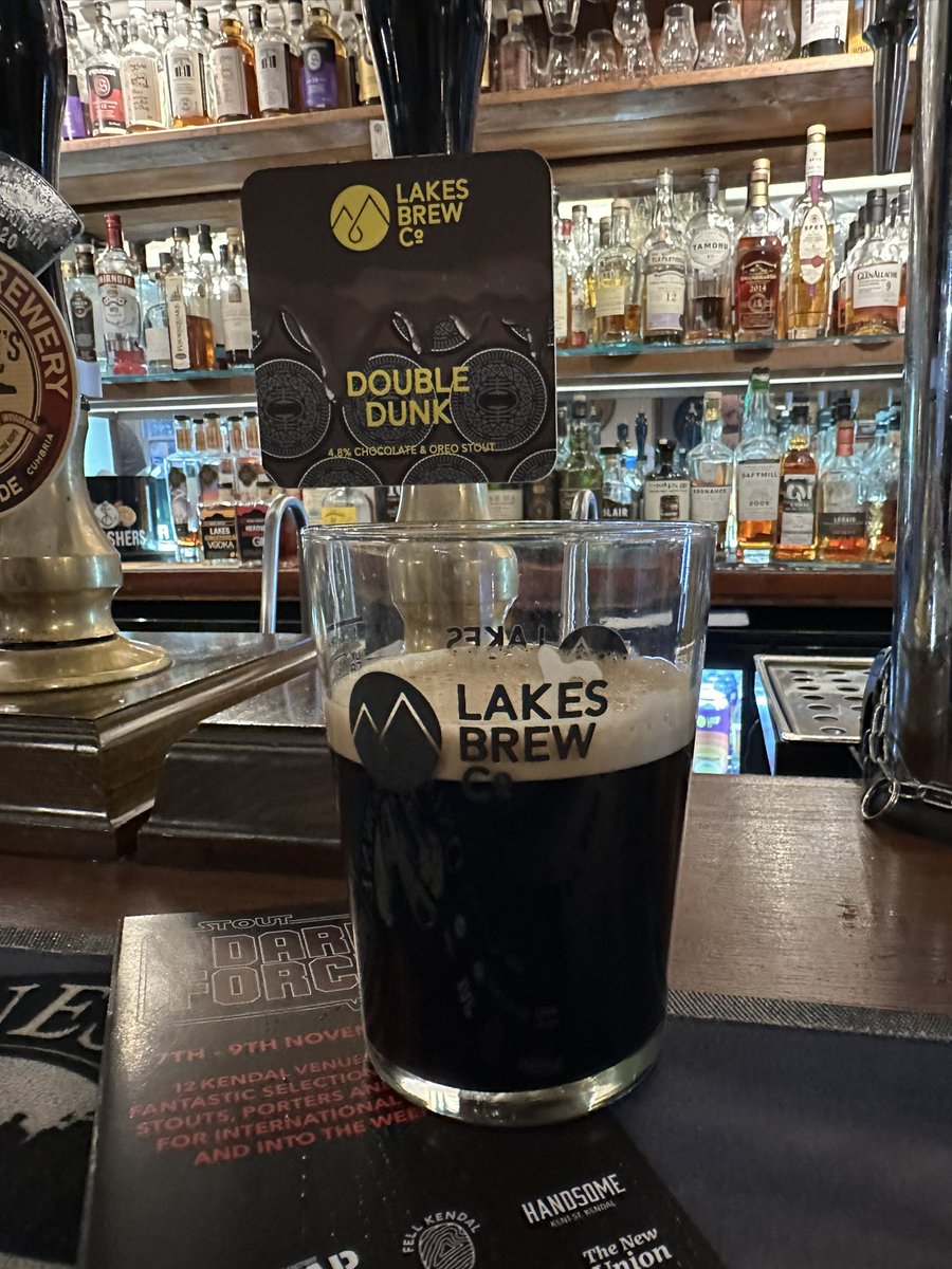 Doing my bit for #internationalstoutday and swift half to celebrate the start of Kendal #stoutwars #stout #beersofinstagram #thursyay #beers #craftbeer #drinklocal #craftnotcrap #caskbeer #kendalpubs