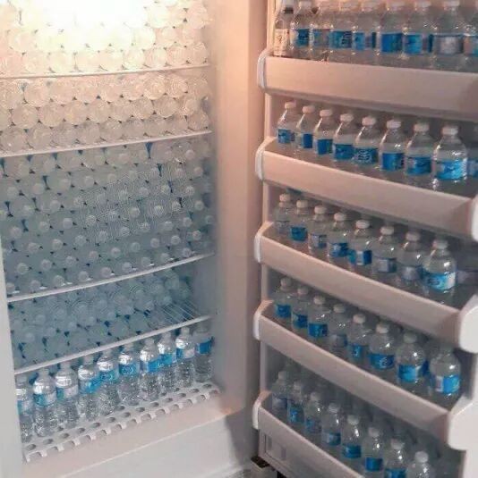 h3ll_0k1tty's tweet image. Mi refrigerador cuando viva sola: