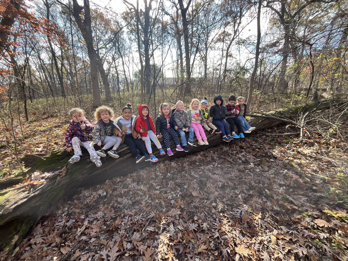 MrsEstill18's tweet photo. We had the best time on our field trip to Burr Oak Woods! My students were so excited to find all the things we have been learning about. #isdstrong #trailblazerTRUE https://t.co/MvKlKIfAsr