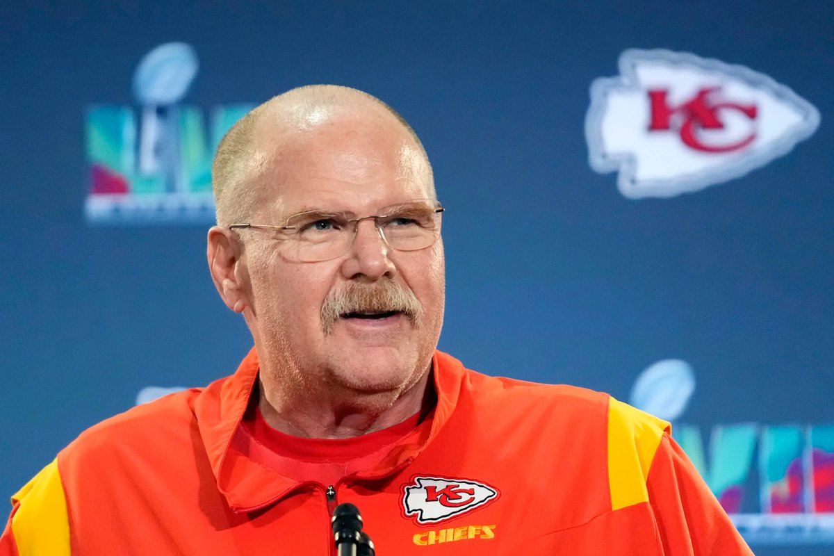 RPatrickAllen's tweet photo. He won't win it because people are stupid, but Andy Reid is the NFL Coach of the Year. 

He has lost his #1 WR, #2 WR, #3 WR, #5 WR, #1 RB, #2 RB, #3 TE, #4 TE, #2 CB either for the season or for significant stretches. 

He won a game starting his FB at RB. 

His team is 8-0. https://t.co/MweBNhznCA