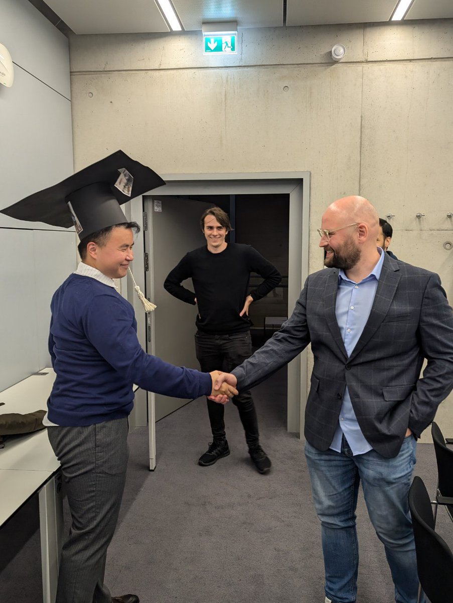 Artur Yakimovich 🇺🇦☮️ (@ayakimovich) on Twitter photo A new PhD was born today, congratulations Dr. Li <a href="/RuiLiLi2022/">Rui Li</a>! <a href="/CASUSscience/">Center for Advanced Systems Understanding at HZDR</a> <a href="/HZDR_Dresden/">HZDR @HZDR@helmholtz.social</a> Image acquisition courtesy <a href="/MishaKudryashev/">Misha Kudryashev 🔬 ❄🕊️</a> A new PhD was born today, congratulations Dr. Li <a href="/RuiLiLi2022/">Rui Li</a>! <a href="/CASUSscience/">Center for Advanced Systems Understanding at HZDR</a> <a href="/HZDR_Dresden/">HZDR @HZDR@helmholtz.social</a> Image acquisition courtesy <a href="/MishaKudryashev/">Misha Kudryashev 🔬 ❄🕊️</a>