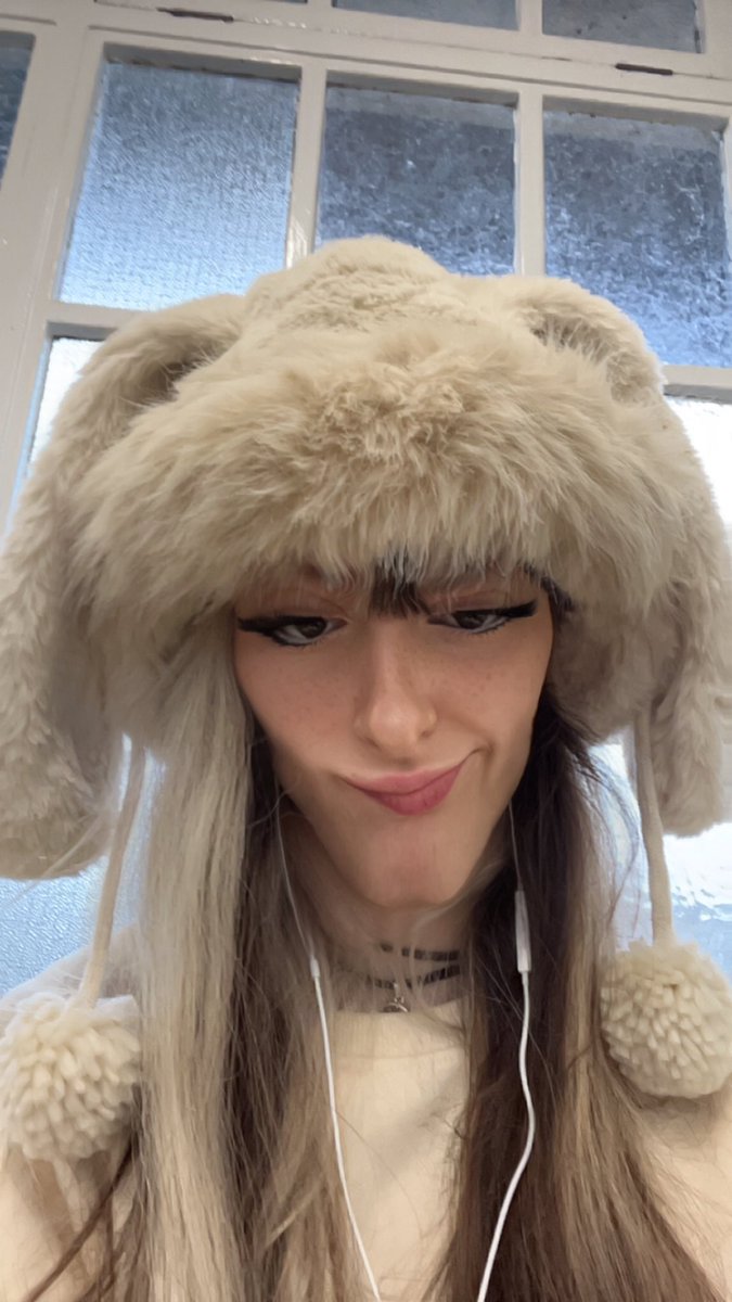 TenshiTTV's tweet image. The snaps I post vs the snaps my friends receive. One has a filter.