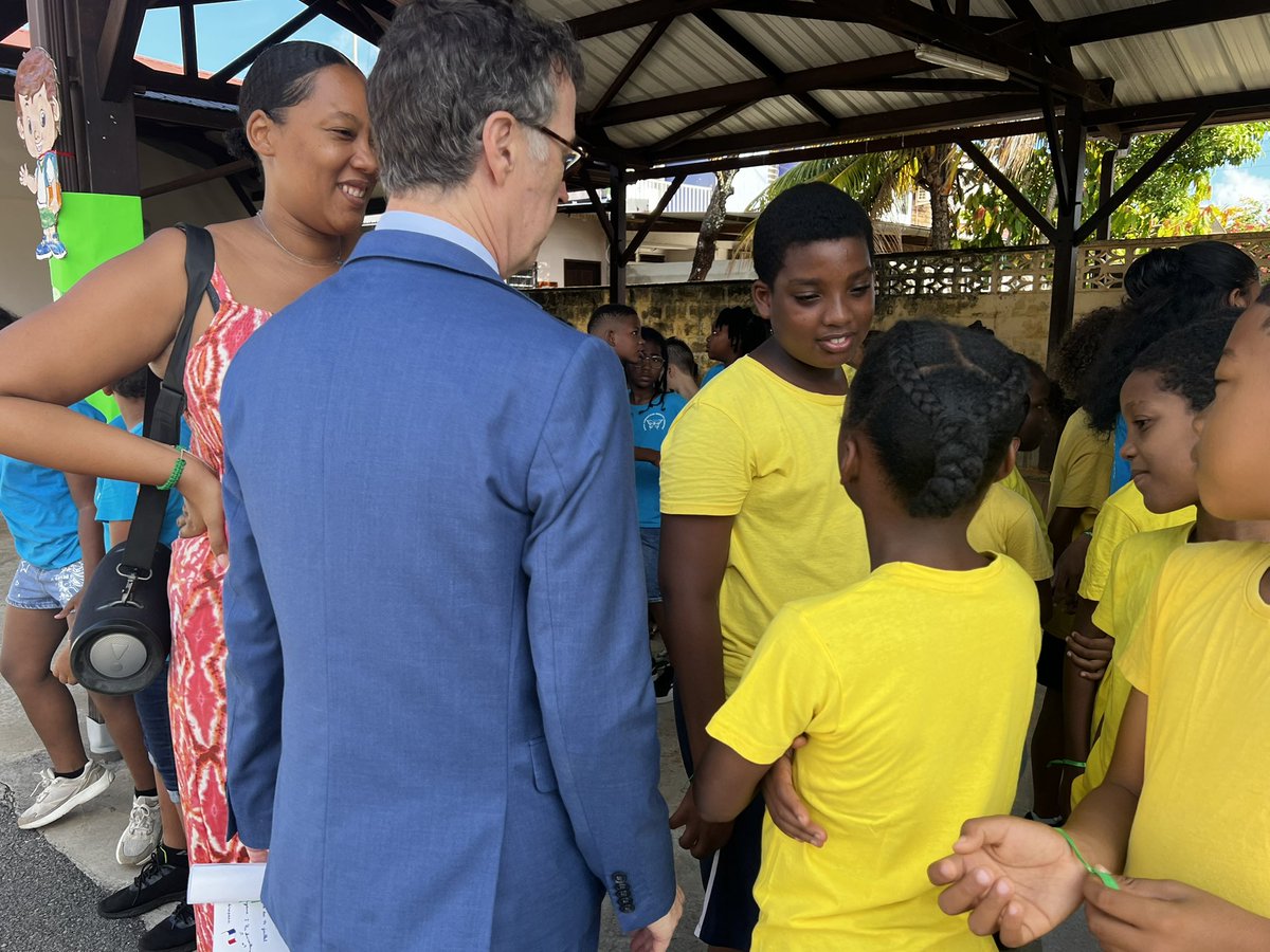 acguyane's tweet photo. À l’occasion de la journée nationale de lutte contre le harcèlement, le recteur @DulbeccoRGuyane s’est rendu à l’École Mariette Bernude afin d’assister à plusieurs représentations des élèves sur cette thématique. 
Au programme, chant, slam, danse et présentation de projets. https://t.co/L7WHcZRa3v