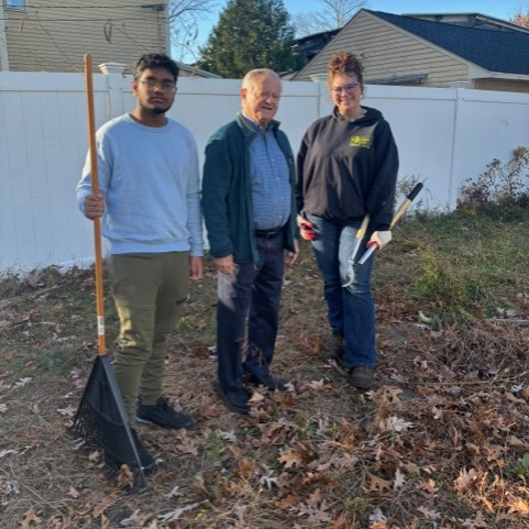 CTTechHS's tweet image. When @centerwellhh reached out to Cheney THS&apos; #StudentWorkforce about work with local #veterans, these students sprang into action!

Assisting community member and #veteran Jake with his yard clean-up, they also repaired his fence and built him a set of steps.

Great work! 👏