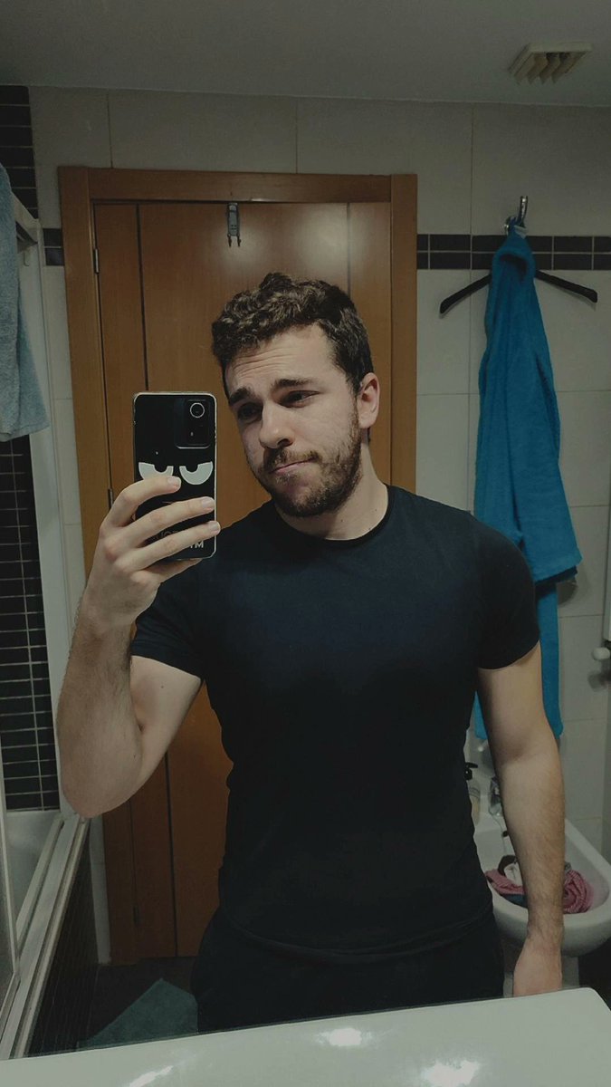 MaMuHi's tweet image. Esta semana estoy retomando el gym después de dos sin ir.

Que alguien me entierre, por favor.