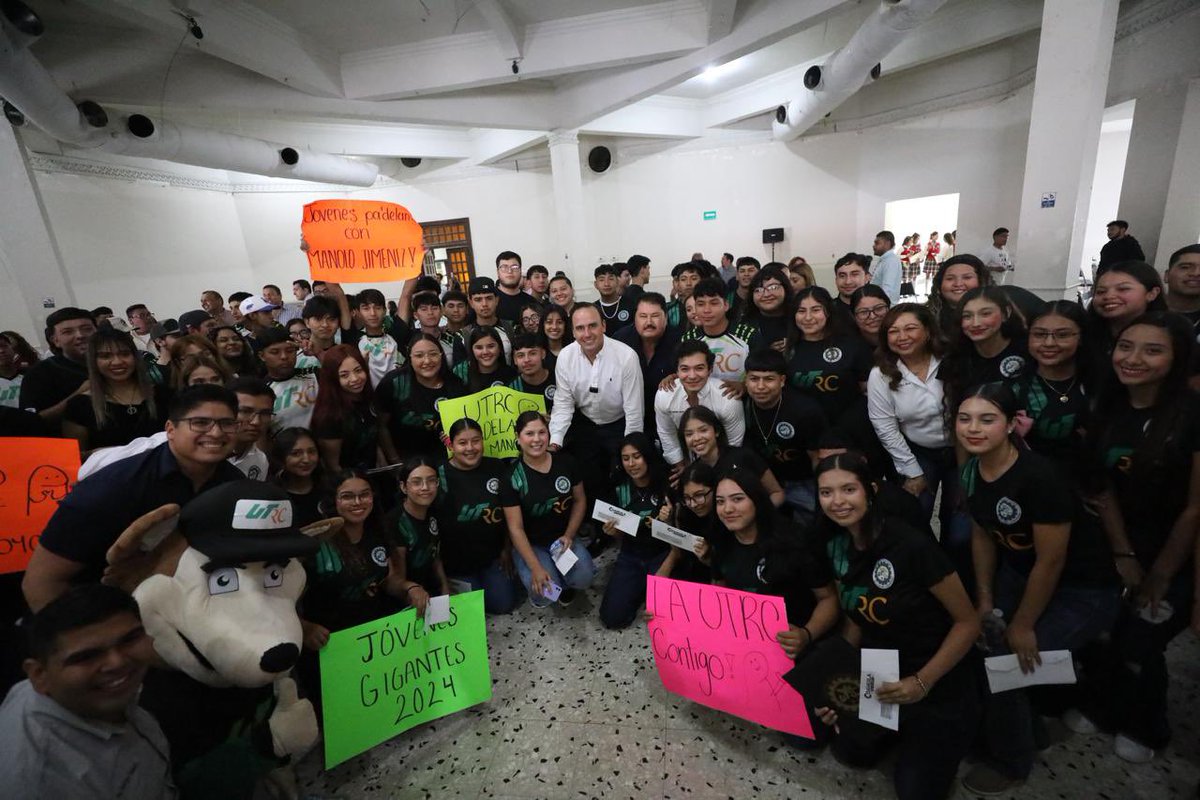 Entregamos apoyos escolares a jóvenes de prepa y universidad en la región Carbonífera, que se suman a las miles de becas que entregamos en todo el estado y a los programas de útiles y uniformes de este 2024, sumando una inversión de 218 MDP. (1/2)
