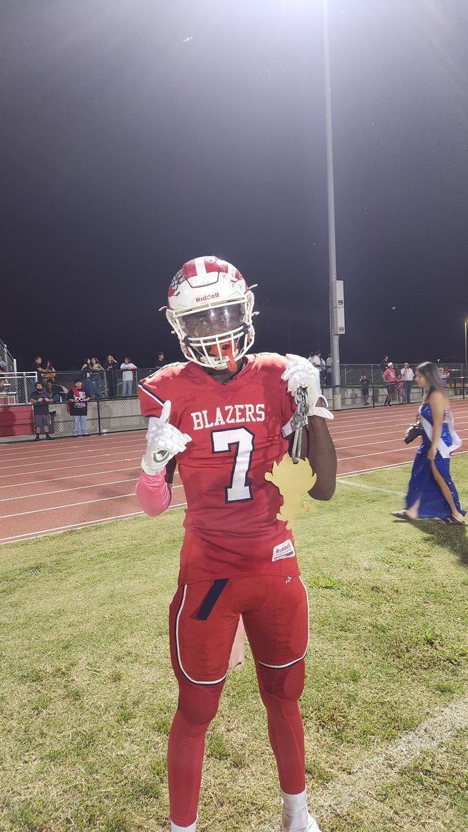 When you are making you all-area or all star teams you better not forget #7 Henri Lukkie Reed.

1135 rushing yds 16TDs 4 Rec TDs
Led D5 SJS with 21 tot TDs

Punt Return TD

70 tot tac 45 solo as a SS/CB

6 TFLs 2 sacks

3 INTs 2 Fumble recoveries 

He is a GAME CHANGER