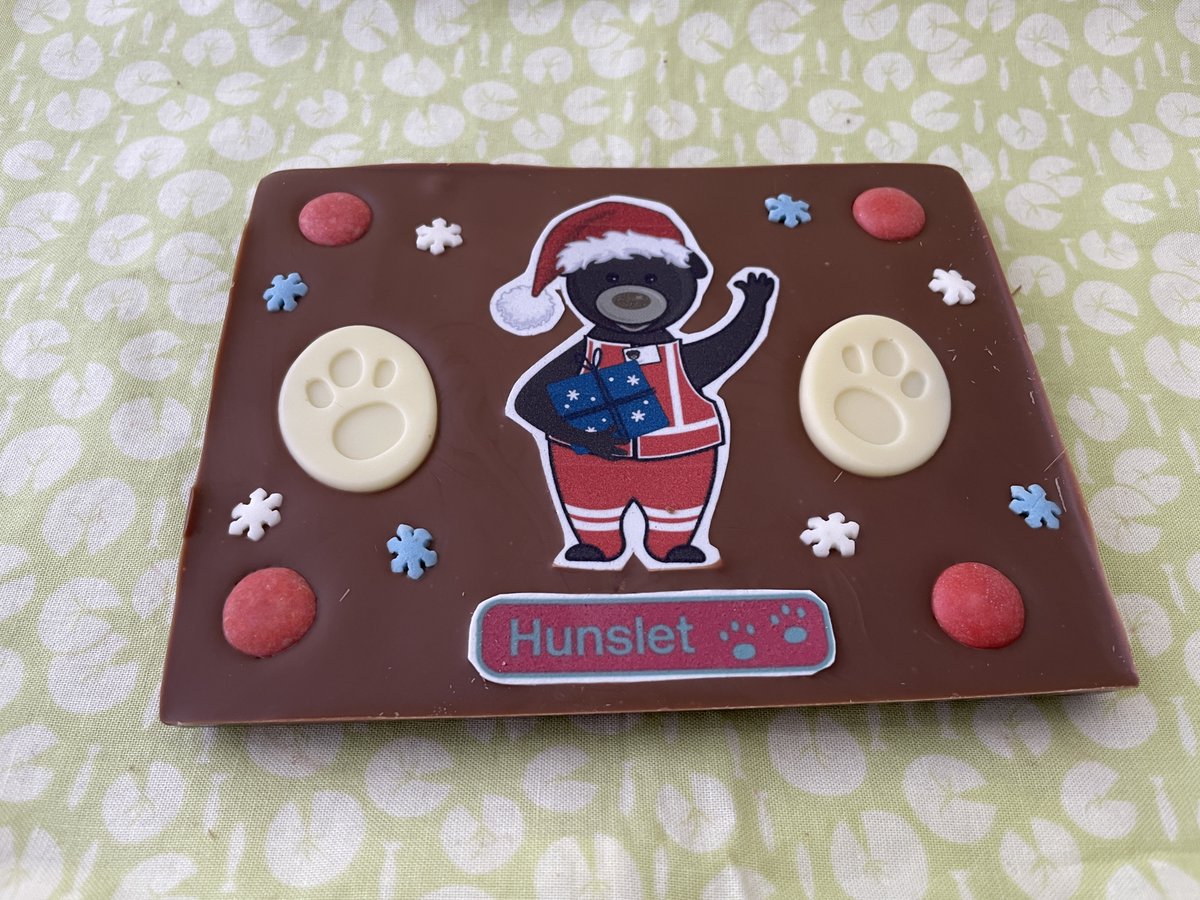 New large Hunslet slab with edible print of Hunslet in his festive red high vis and his paw prints.

lilypadbakery.co.uk/hunslet

#Christmas #hunslet #bear #hunsletthebear #chocolategifts #belgianchocolate #birminghamchildrenshospital #railwaybenefitfund #trains #railway #railways