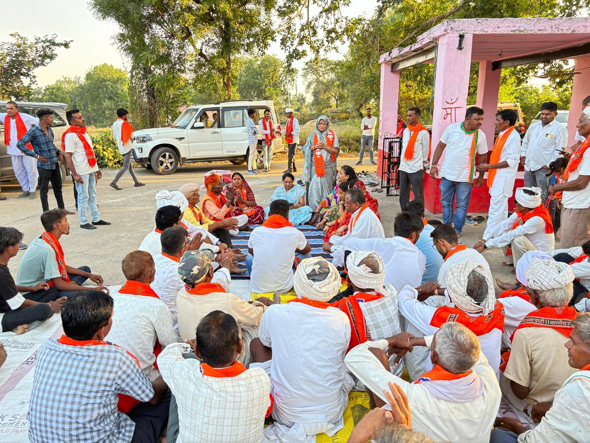 आज सलूम्बर विधानसभा क्षेत्र के छप्पन मंडल में जनसम्पर्क के दौरान ग्रामीण भाइयों-बहनों ने जिस आत्मीयता के साथ स्वागत कर आशीर्वाद प्रदान किया उसे देखकर हृदय प्रफुल्लित है। 

आइए, हम सब मिलकर एक बार पुनः भाजपा की विजय का संकल्प लें।

#Shantadevimeena #Salumber 
<a href="/BJP4Rajasthan/">BJP Rajasthan</a>