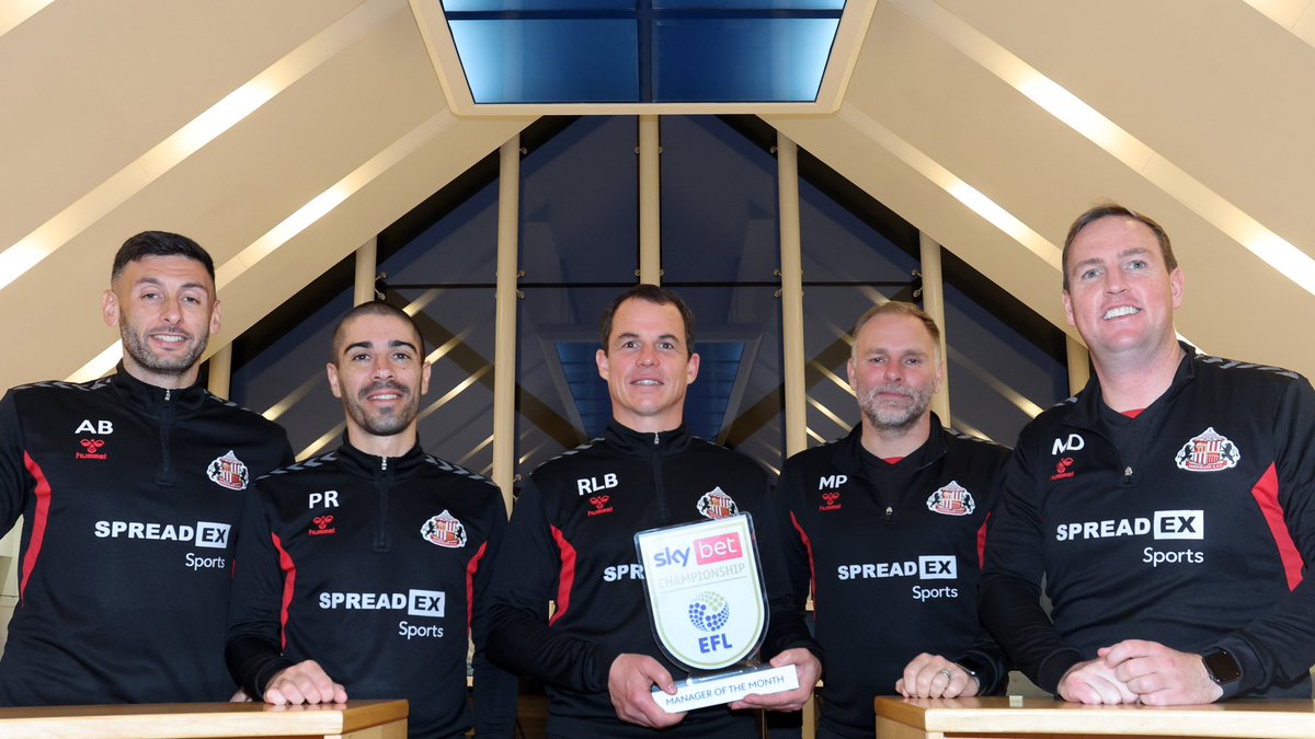 SunderlandAFC's tweet photo. 🏆👊 https://t.co/xBUWqrhJa5