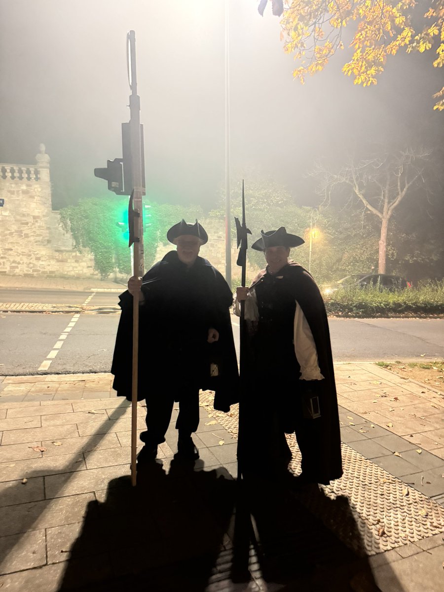 NachwaechterFD's tweet photo. Erleben Sie die einzigartige Fulda Nachtwächter-Tour jetzt auch um 15:00 Uhr! Unsere Nachmittags-Tour ist ideal für alle, die Fulda bei Tageslicht erkunden möchten.
https://t.co/Fw8JhVY6pw https://t.co/Ao1IMML3ka