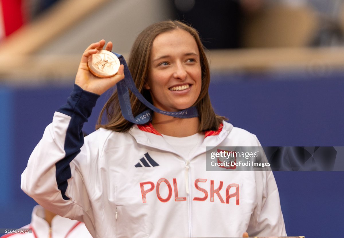 2024 season has come to an end for Iga and it was a bittersweet season with many happy moments but also some disappointments. 5 titles in total, including another slam, four 1000s and clay sweep, a bronze medal and more weeks as #1. Excited for 2025!

THANK YOU IGA!! 💜