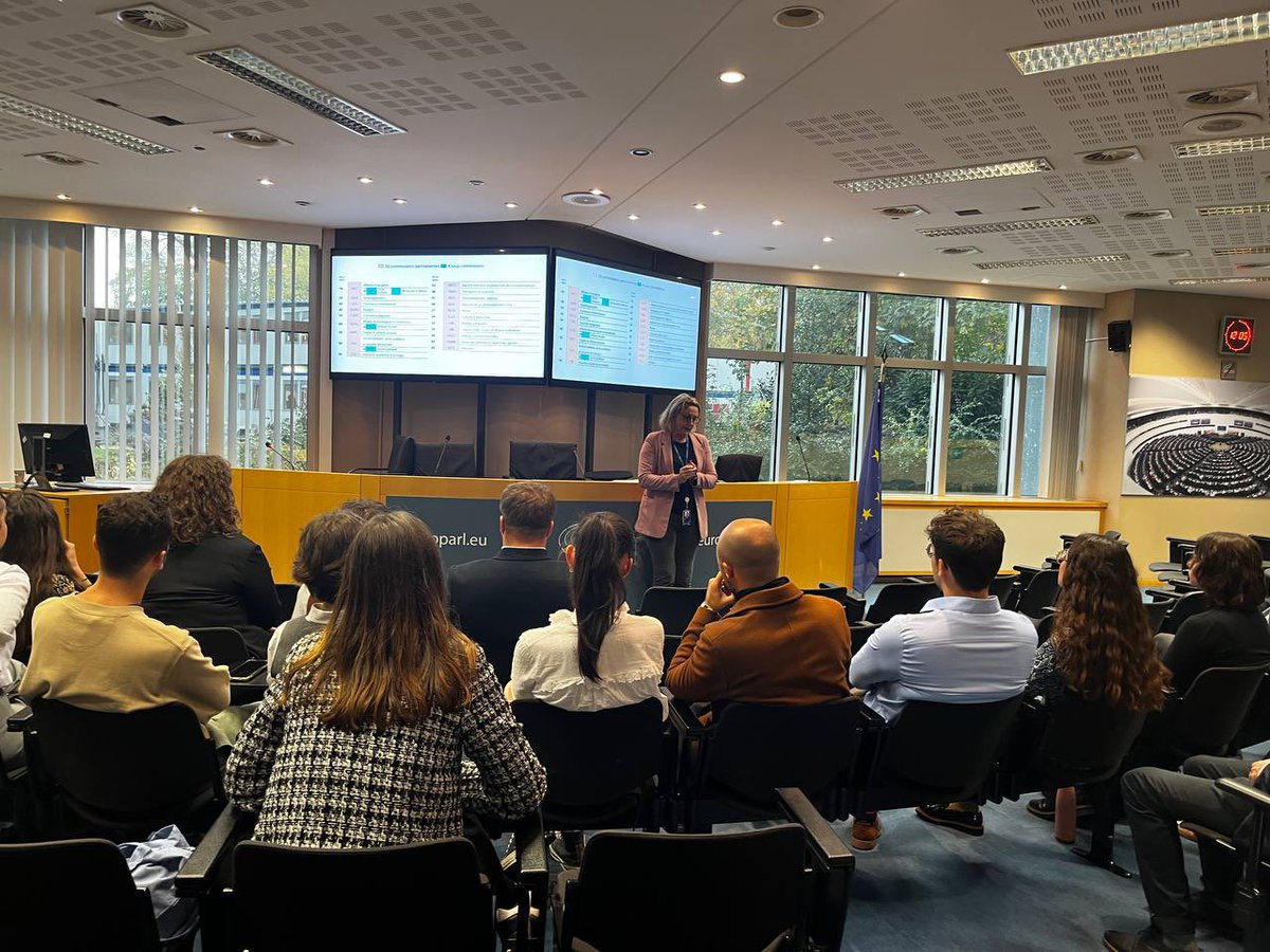 MurielleL69320's tweet photo. Échanges enrichissants cette semaine avec les étudiants motivés du Master Affaires Européennes de @SciencesPoLyon sur le fonctionnement du Parlement européen et le rôle de Députée  🇪🇺 

⬇️ https://t.co/lod83Pfbbh