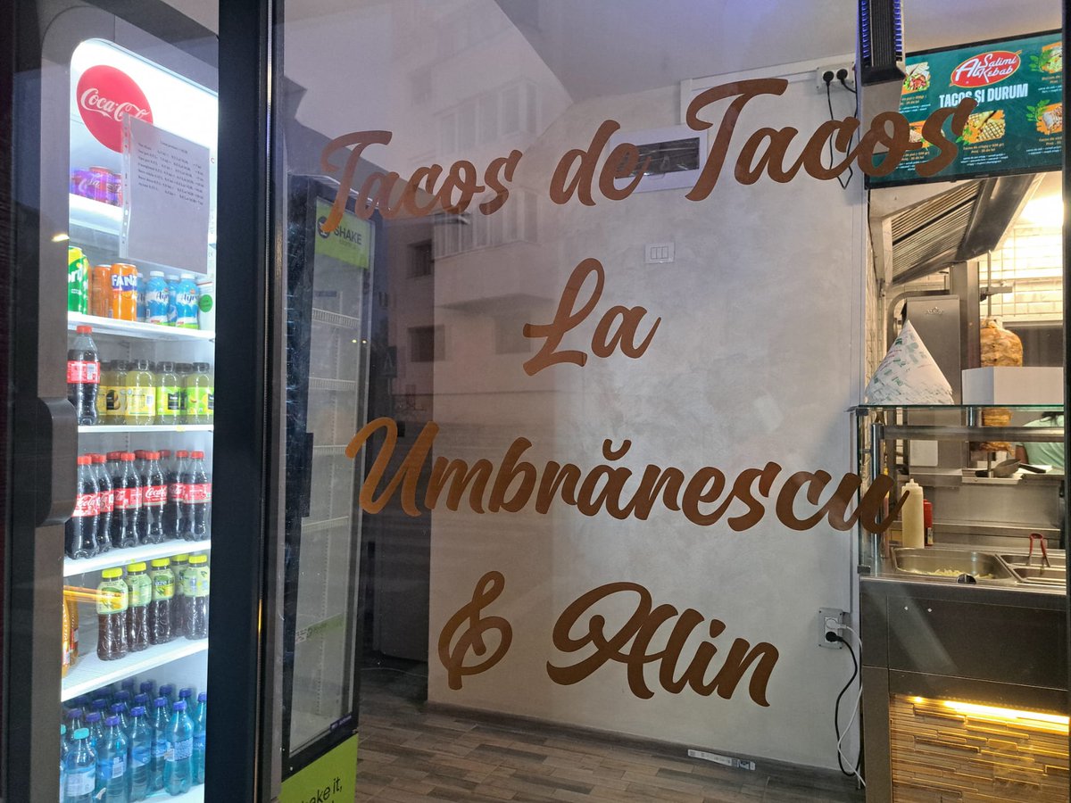 WallSignro's tweet image. Stickerul text decorativ pentru fereastră de la wallsign.ro aduce un plus de stil și vizibilitate oricărui spațiu comercial. Realizat din autocolant durabil și rezistent, acesta poate fi personalizat cu textul și culoarea dorite, oferind un aspect elegant....