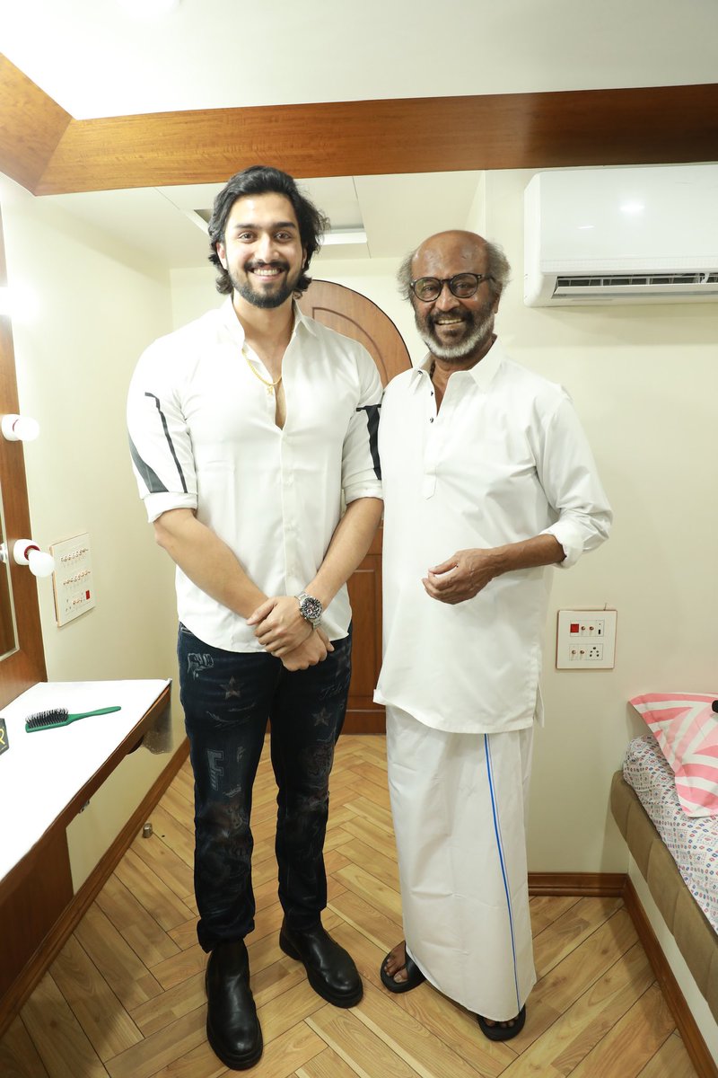 Sky high feels when i finally got to meet my all time biggest inspiration SuperStar Rajini sir ✨
Watching you in action stole my heart ❤️ 
Magnetic stylu da 🙌🏻
Totally mesmerised and honoured to have received your blessings sir 🙏🏻⭐️