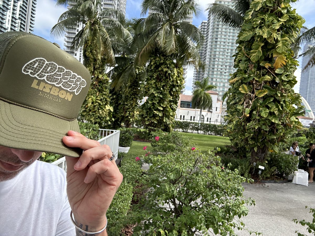 Gmgm, just about to jet to the uk, apefest style. I’ll be back in two weeks Miami ⁦<a href="/BoredApeYC/">Bored Ape Yacht Club 🍌</a>⁩