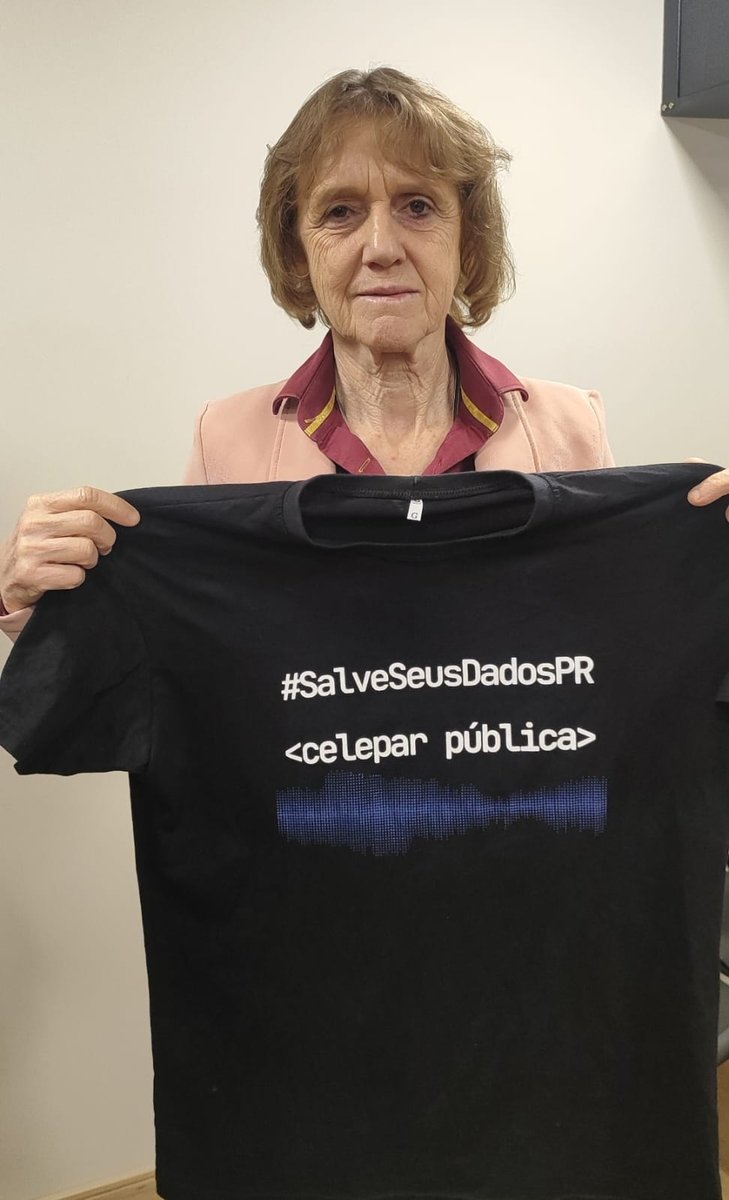 oposicaoalep's tweet photo. 🚨"Dados dos paranaenses estão em risco," alerta @RafagninLuciana sobre a venda da #Celepar
A deputada critica a pressa do governo em privatizar a Celepar sem um debate profundo. Audiência pública: 11/11, 18h, no Auditório da #Alep.
🔗 Saiba mais: https://t.co/DcPq2Sjqw5 https://t.co/IUjrnxMnuH