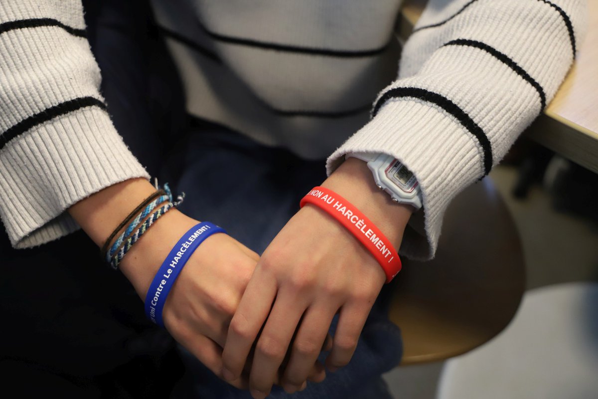 Academie_Paris's tweet image. [1/3] Lutter contre le harcèlement : une priorité pour l’académie de Paris ! 📣
Mardi 5 novembre, Bernard Beignier a rencontré les ambassadeurs du collège Claude Debussy (15e) et l’équipe pédagogique formée pour repérer les situations de harcèlement.