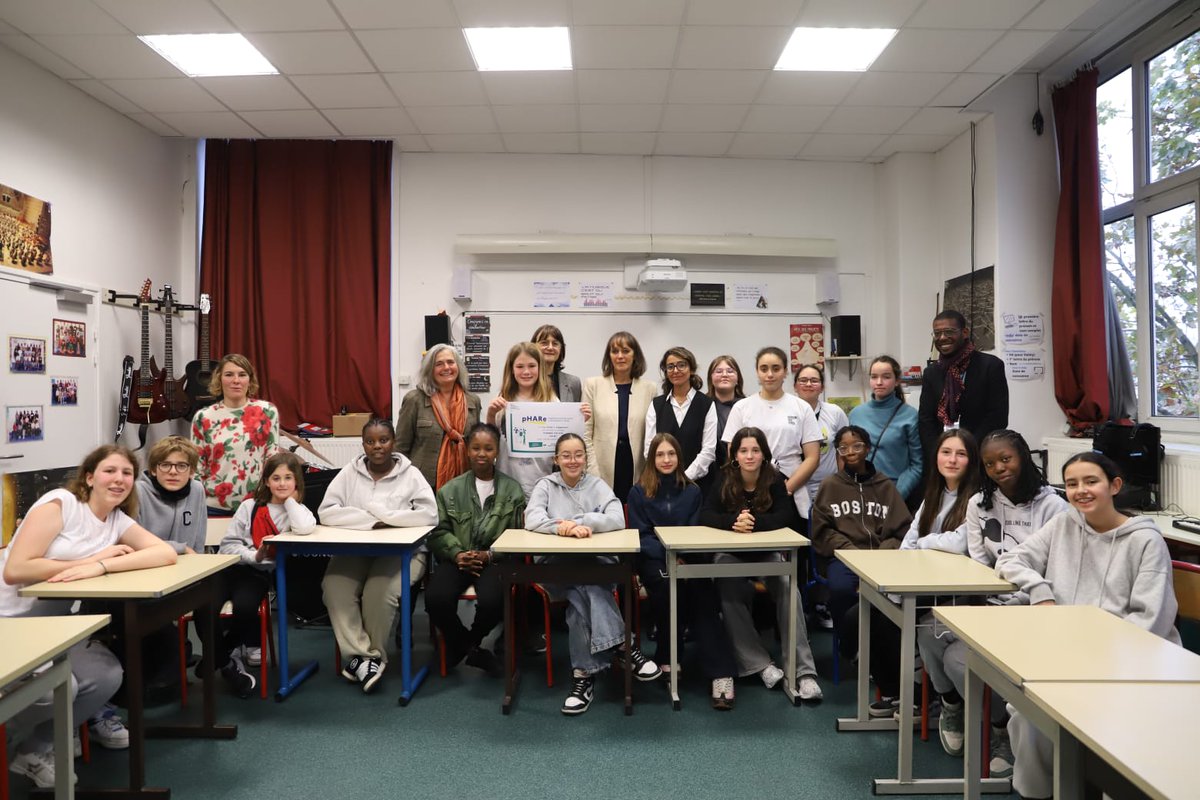 [1/3] Lutter contre le harcèlement : une priorité pour l’académie de Paris ! 📣
Mardi 5 novembre, Bernard Beignier a rencontré les ambassadeurs du collège Claude Debussy (15e) et l’équipe pédagogique formée pour repérer les situations de harcèlement.