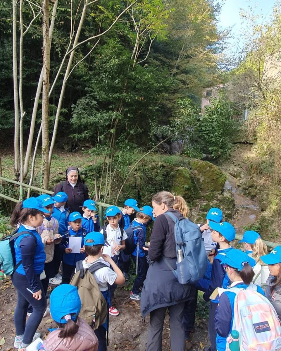 ParcoPortofino's tweet photo. Oro blu.
L'acqua dolce, risorsa fondamentale per la vita ma anche potenziale fonte di pericolo.
#educazioneambientale e #adattamento ai #cambiamenticlimqtici tra Paraggi e l'Eremo di Niasca, in una fantastica giornata d'autunno.
#educazioneambientale @H2020RECONECT https://t.co/evYdaEIYdf