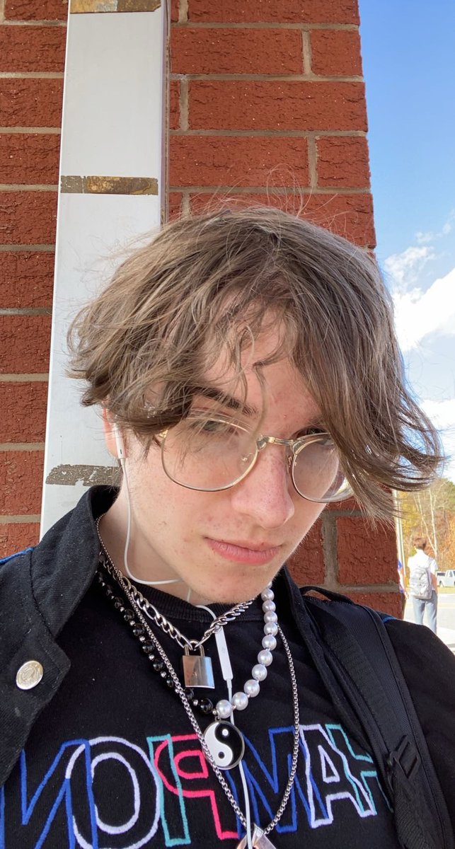 look at my bird 🐦‍⬛ tweet media