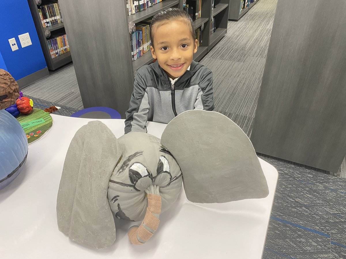 QueenB_Beta's tweet photo. Congratulations to more of our Storybook Pumpkin winners! @BlairElemEagles #cfblibraries https://t.co/KjZcE7I9Tm