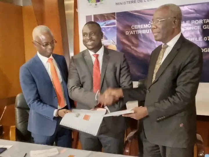 Brelotte Ba (@brelotteba) on Twitter photo Avec cette signature <a href="/OrangeRca/">Orange Centrafrique</a> franchit une nouvelle étape dans son développement en apportant la #4G à nos clients en Centrafrique🇨🇫. Un engagement renouvelé de qualité, d innovation et de leadership dans la transformation numérique <a href="/maxsewu/">Max Francisco</a> <a href="/orangeafrica/">Orange Africa & Middle East</a> <a href="/jerome_henique/">Jérôme Hénique</a> Avec cette signature <a href="/OrangeRca/">Orange Centrafrique</a> franchit une nouvelle étape dans son développement en apportant la #4G à nos clients en Centrafrique🇨🇫. Un engagement renouvelé de qualité, d innovation et de leadership dans la transformation numérique <a href="/maxsewu/">Max Francisco</a> <a href="/orangeafrica/">Orange Africa & Middle East</a> <a href="/jerome_henique/">Jérôme Hénique</a>