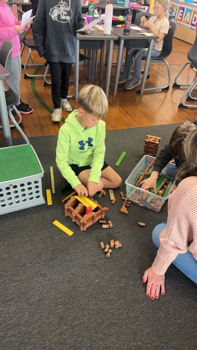 Kate Neigebauer CES tweet media