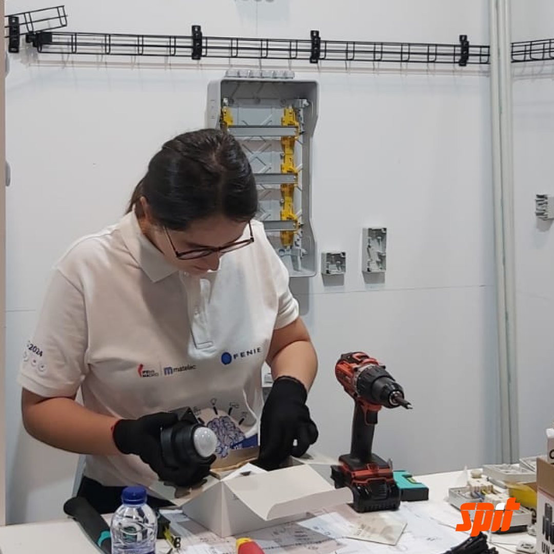 👌Concurso FENIE de instalación eléctrica para estudiantes de formación profesional en la feria MATELEC patrocinado por SPIT.

#NeverStopBuilding #Spit #feria #matelec2024