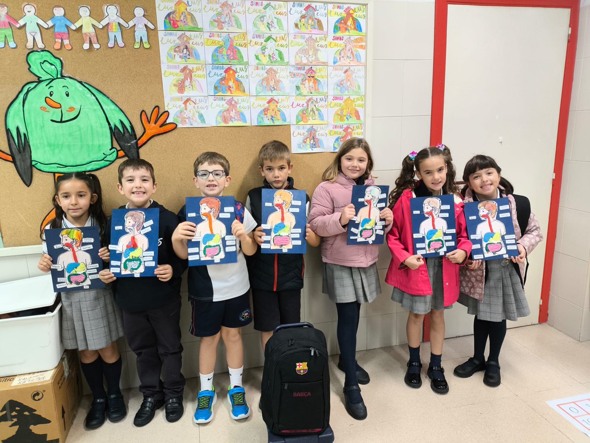 ¡Descubriendo el Aparato digestivo!
Los alumnos de 2° de Ed. primaria han explorado el funcionamiento del aparato digestivo,  comprendiendo su importancia para mantener una buena salud. A través de investigaciones, maquetas y la ayuda de la👩‍⚕️ Dr. Ángela. ¡Muchas gracias Ángela!