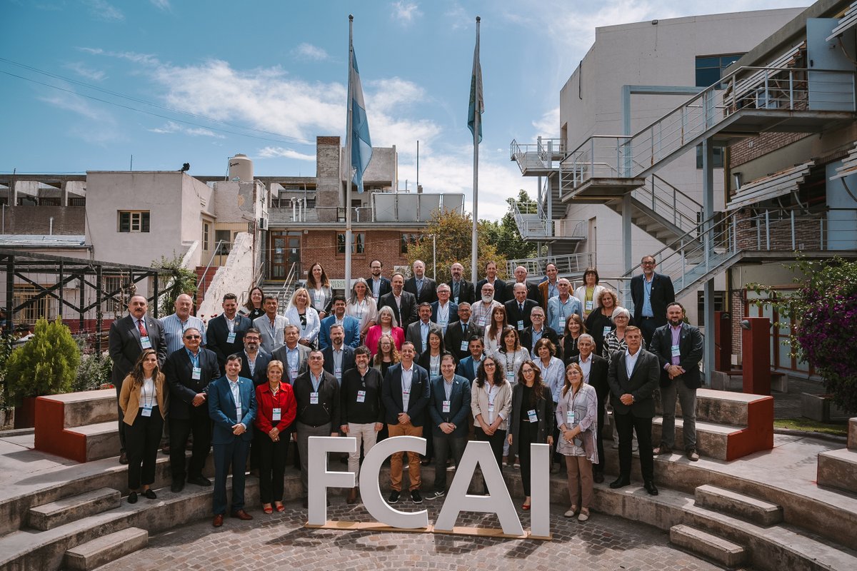 Seguimos compartiendo experiencias, debatiendo y pensando estrategias para mejorar la #educación en #ingeniería. 🇦🇷