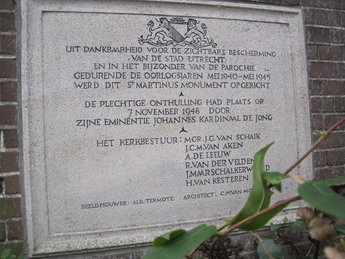 Gevelstenen Utrecht tweet media